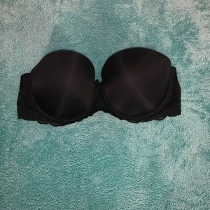 Victoria Secret lightly lined lace strapless bra